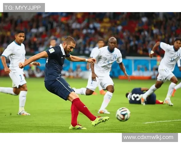 足球明星女性版写真展示展现她们的风采与魅力的精彩瞬间