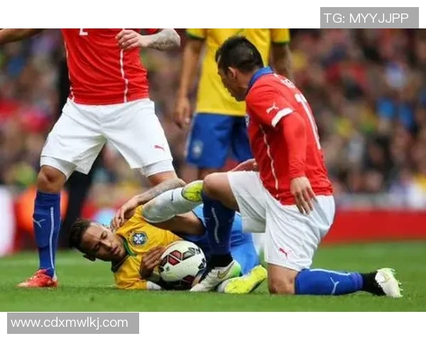 足球明星精彩瞬间踩球车挑战视频引发热议与欢笑 足球明星精彩瞬间踩球车挑战视频引发热议与欢笑